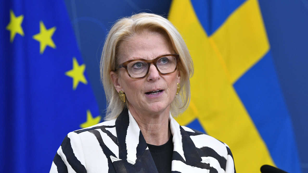 Svantesson riktar skarp kritik mot bankerna för uteblivna räntesänkningar