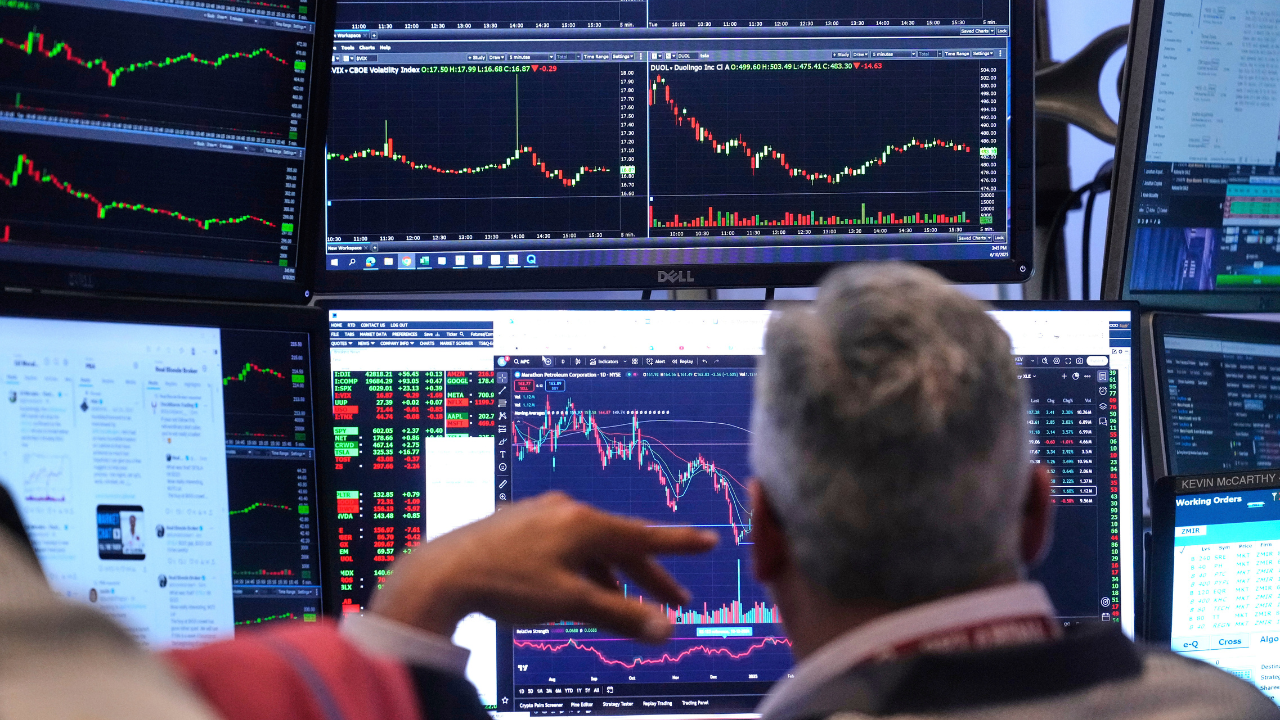 Svagt nedåt i New York i väntan på KPI-siffror