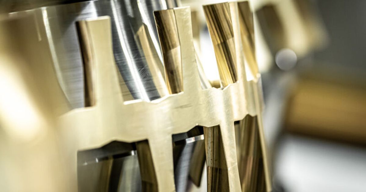 SKF ökar justerade rörelsevinsten mer än väntat