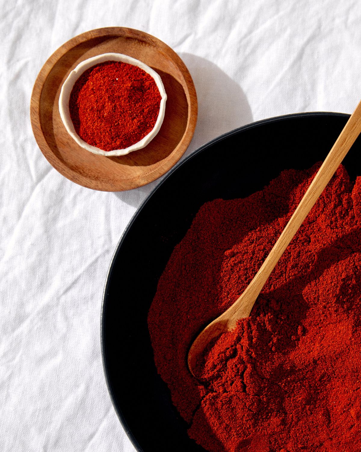What's the difference between sweet and smoked paprika?