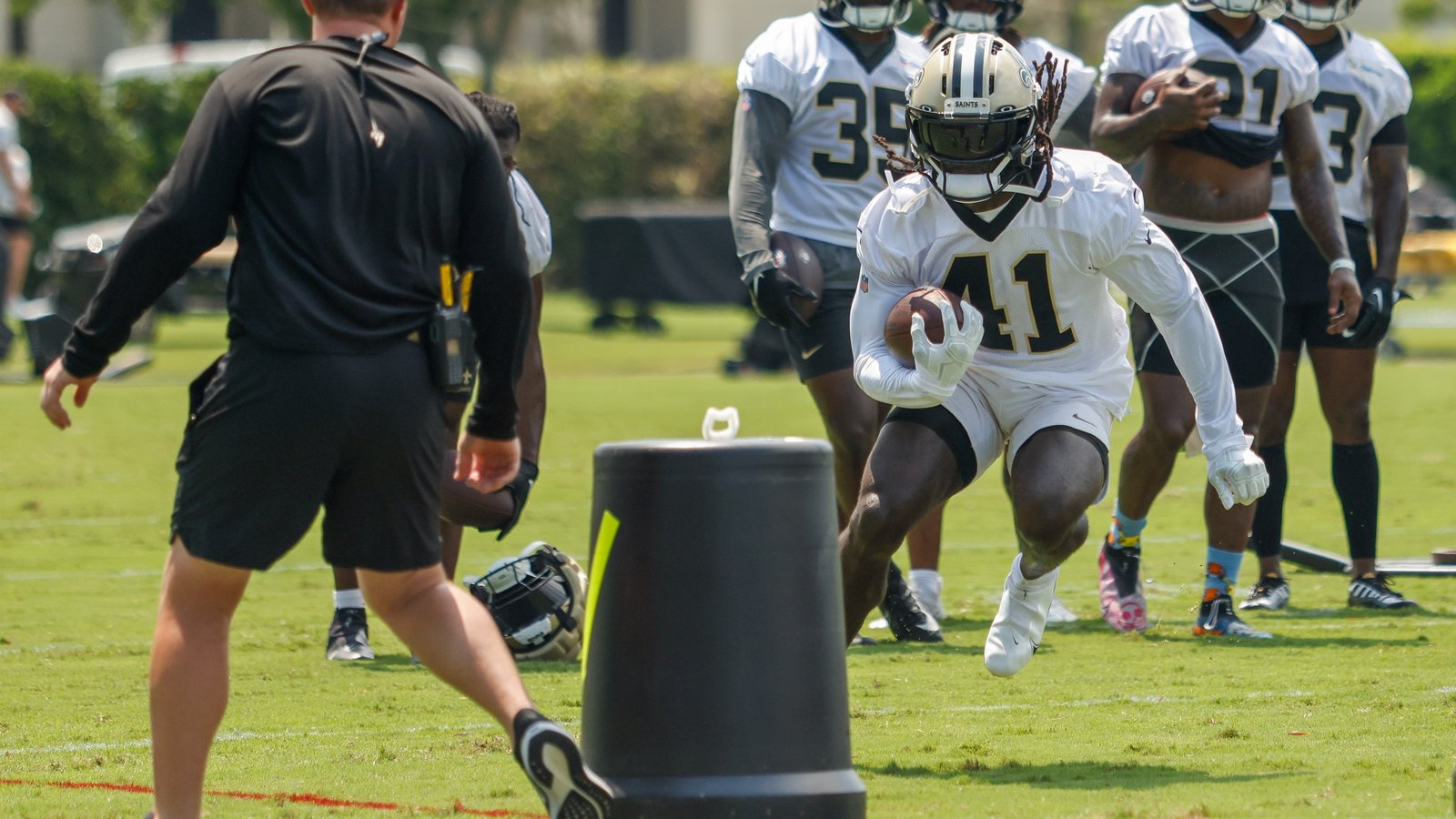 Alvin Kamara embracing challenge of learning Klint Kubiak offense