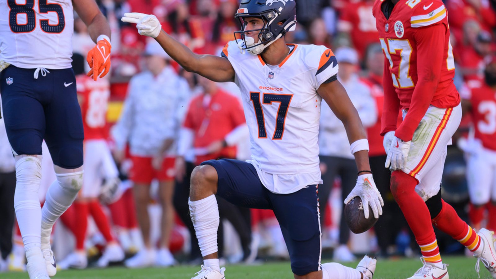 Breaking down Saints WR Devaughn Vele and how he fits the offense