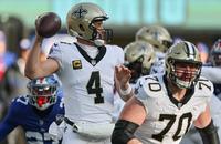 Former New Orleans Saints quarterback Derek Carr (4) throws the ball in a game against the New York Giants. 