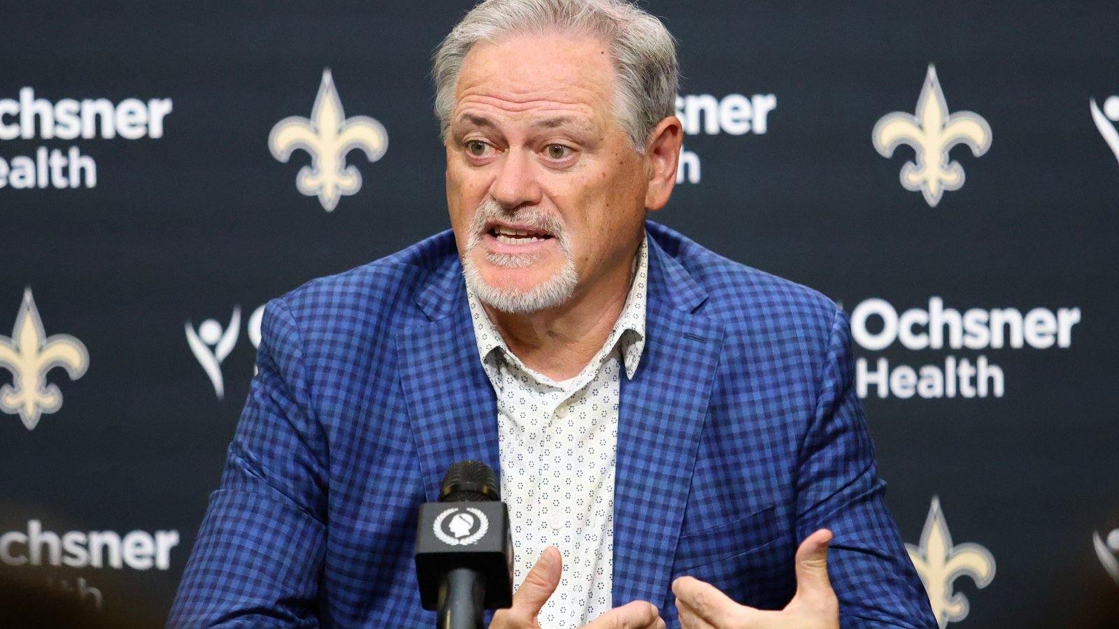 No clarity from Mickey Loomis on Derek Carr situation