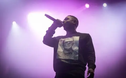 El Arquitecto de la Incomodidad: Cómo Kendrick Lamar Recableó la Relación de una Generación con el Hip-Hop