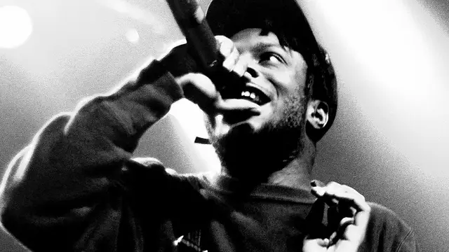 Isaiah Rashad performing in January 2017