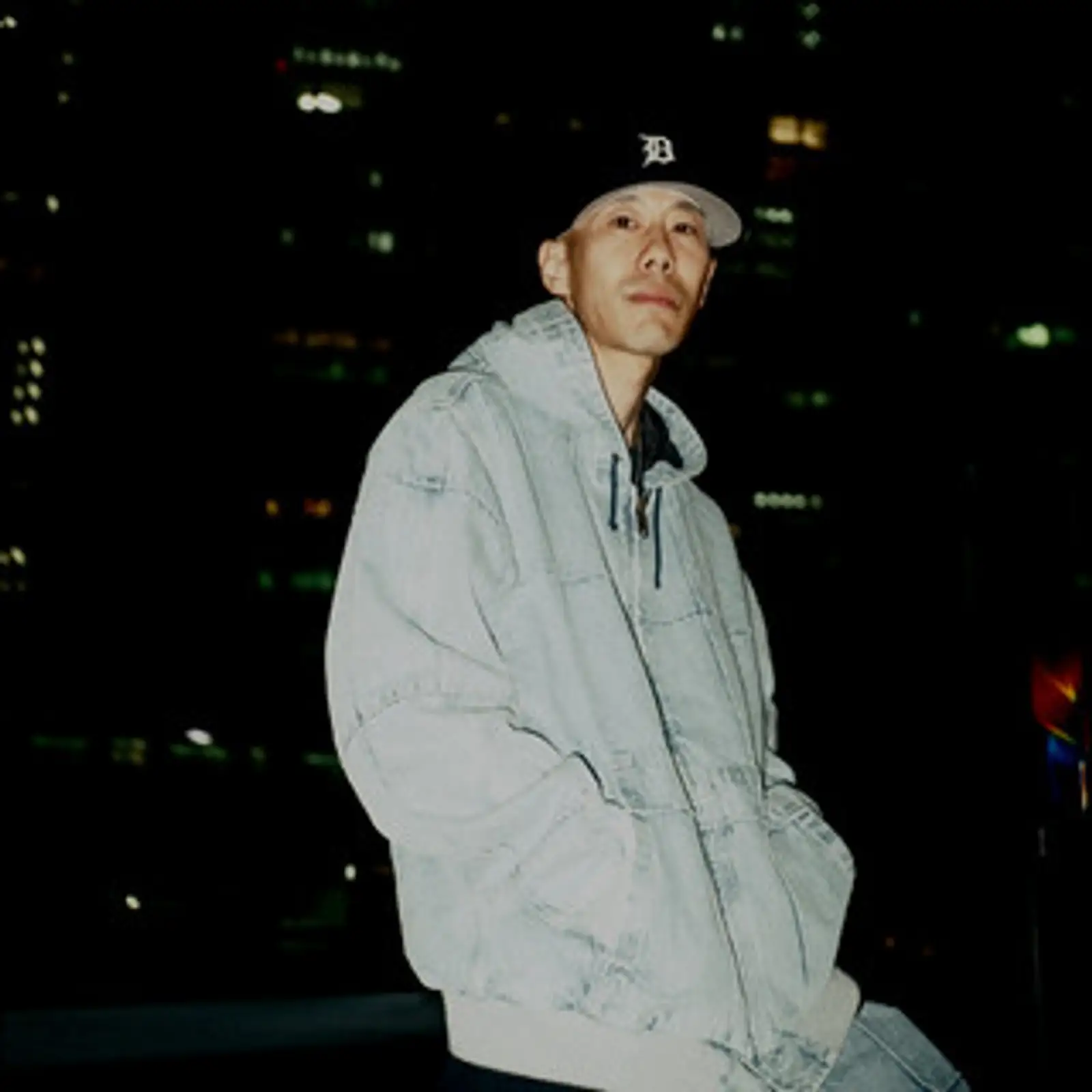 De Architect in de Schaduw: Hoe Issugi Japan's Meest Vitale Underground Hip-Hop Scene Van Binnenuit Opbouwde