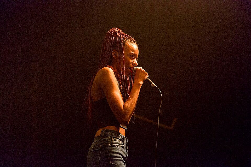 Lake Effect Soul: Ravyn Lenae and the Chicago Continuum That Keeps Producing Singers