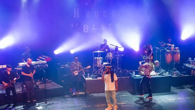 On December 29, 2016, The Roots and Questlove made a stop in Orlando at the House of Blues Orlando as part of their 2016/2017 Holiday Tour. The show was amazing. Included were tributes to George Michael and Prince.