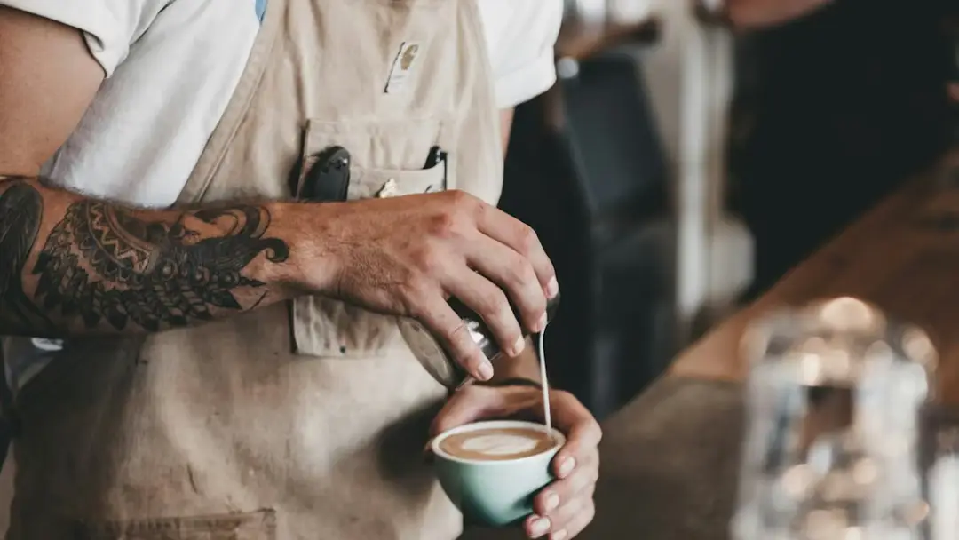 Serie "Lanza tu Cafetería" | Artículo 6: Operaciones y Talento: El Motor Humano de tu Cafetería