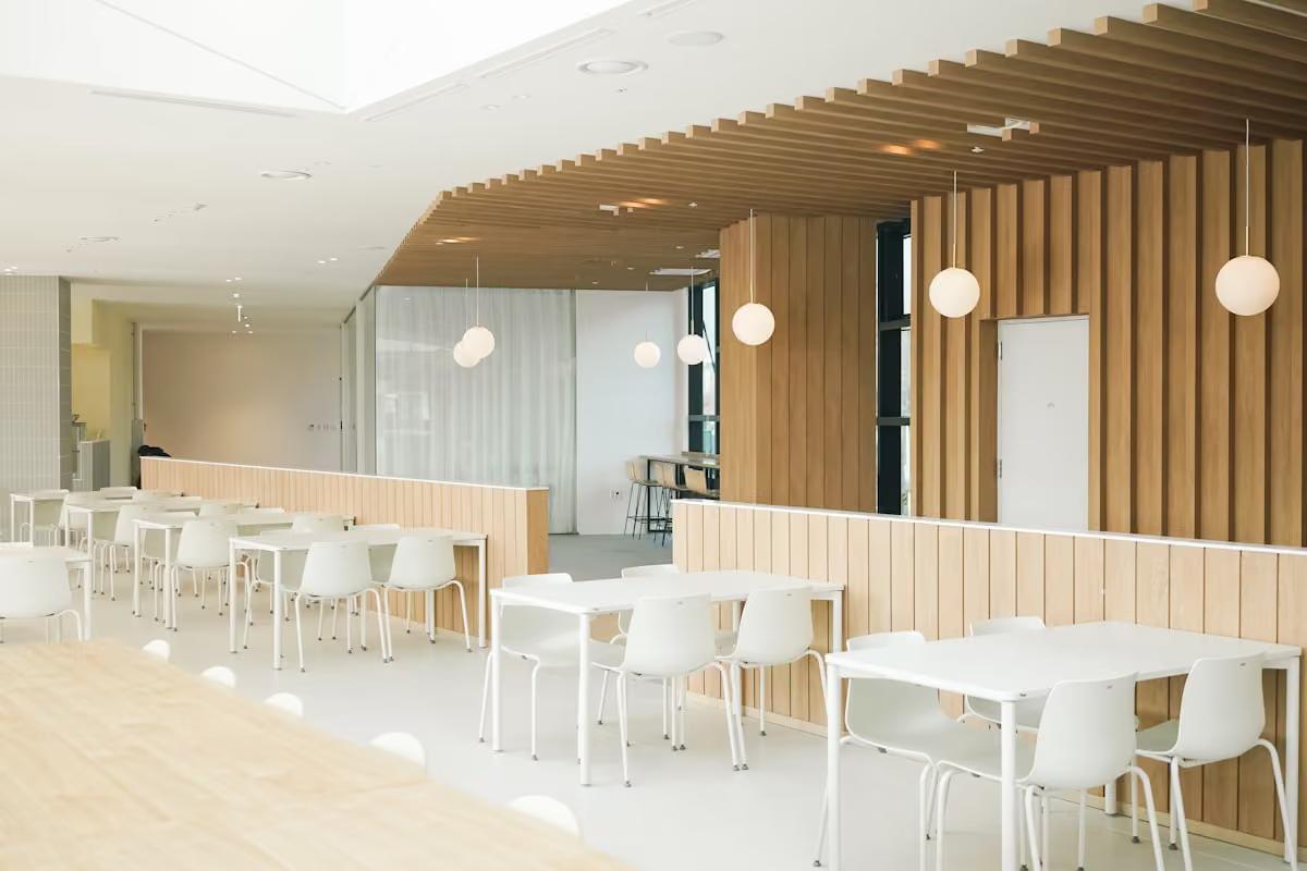 Serie "Lanza tu Cafetería" | Artículo 5: Diseño y Equipamiento: El Alma y el Corazón de tu Negocio