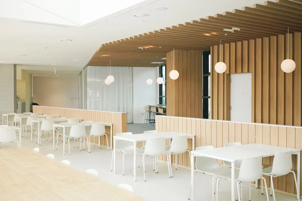Serie "Lanza tu Cafetería" | Artículo 5: Diseño y Equipamiento: El Alma y el Corazón de tu Negocio