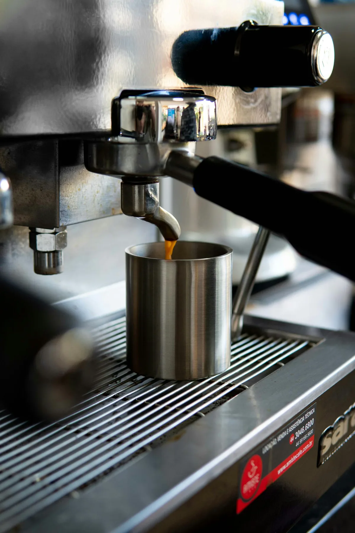 Cómo Escoger tu Cafetera Industrial para Empezar una Cafetería