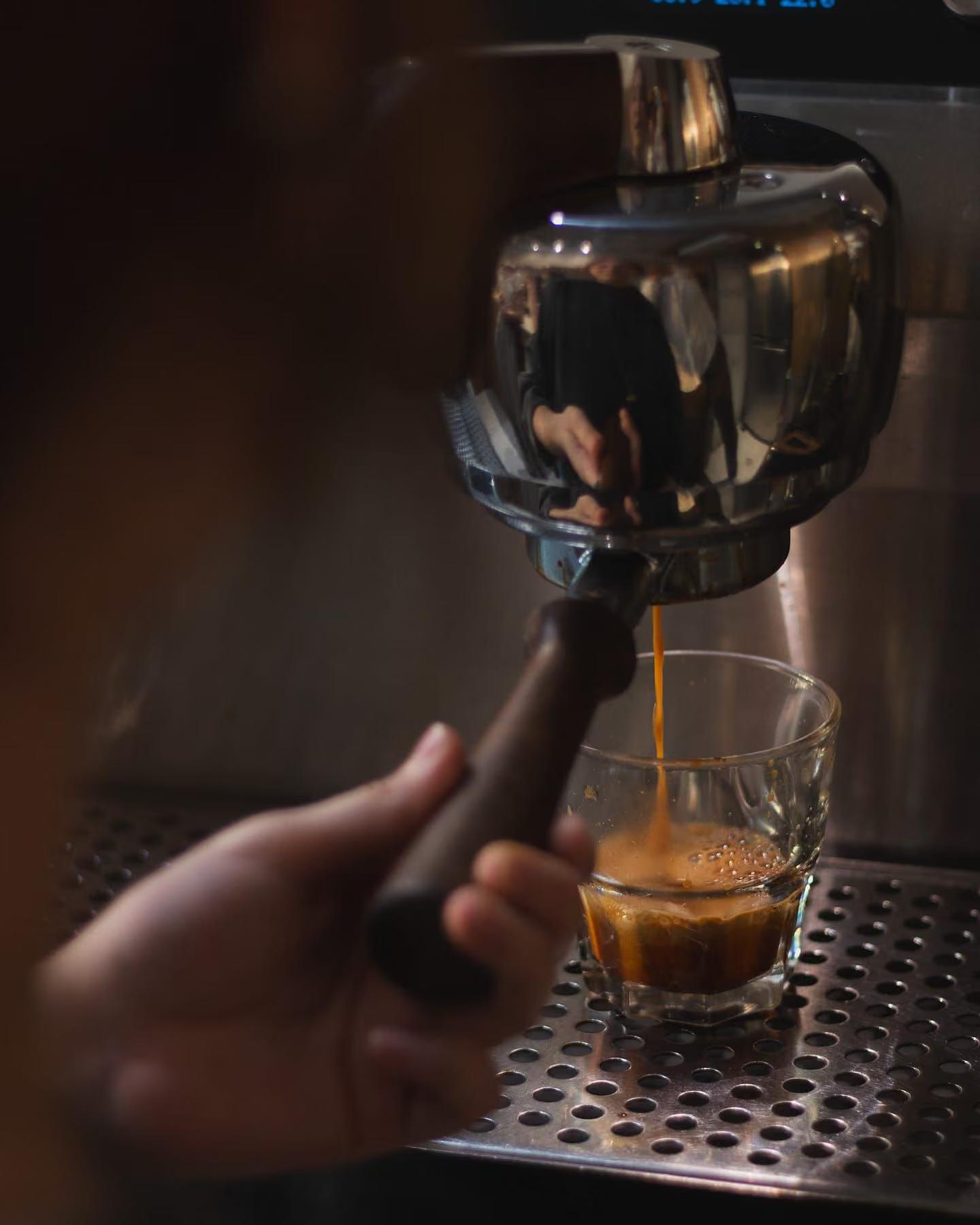 Importancia de la presión del agua en la preparación de café