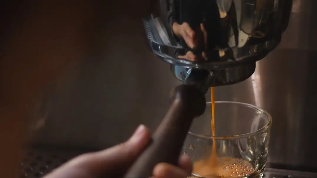 Importancia de la presión del agua en la preparación de café