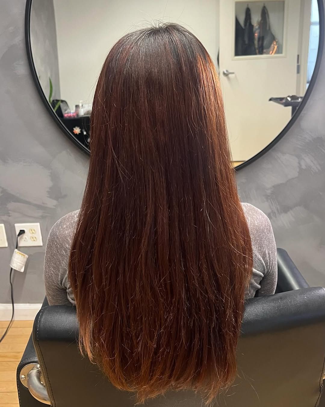 Ya’lllllllllll, this before and after though 😮‍💨 

Her overall end goal is to be a light copper but understood that we would need to slowly cut through the permanent color she had. We got her really light this session and was able to fix some banding she had, but this was a great start to her copper journey! 🧡