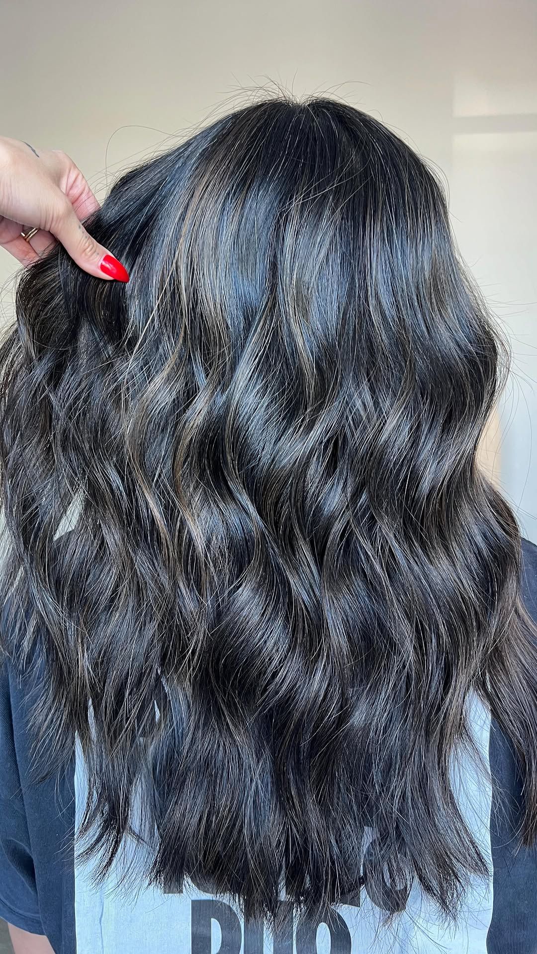 Got to yap and do some beautiful hair in the Bay. Thank you to all my Bay girls for trusting and supporting me while I was in town!! 🫶🏻💕 Shout out to the girls at @herr.vault for sharing their beautiful space w me. Y’all made me feel right at home!! Can’t wait to come back!! 🥰