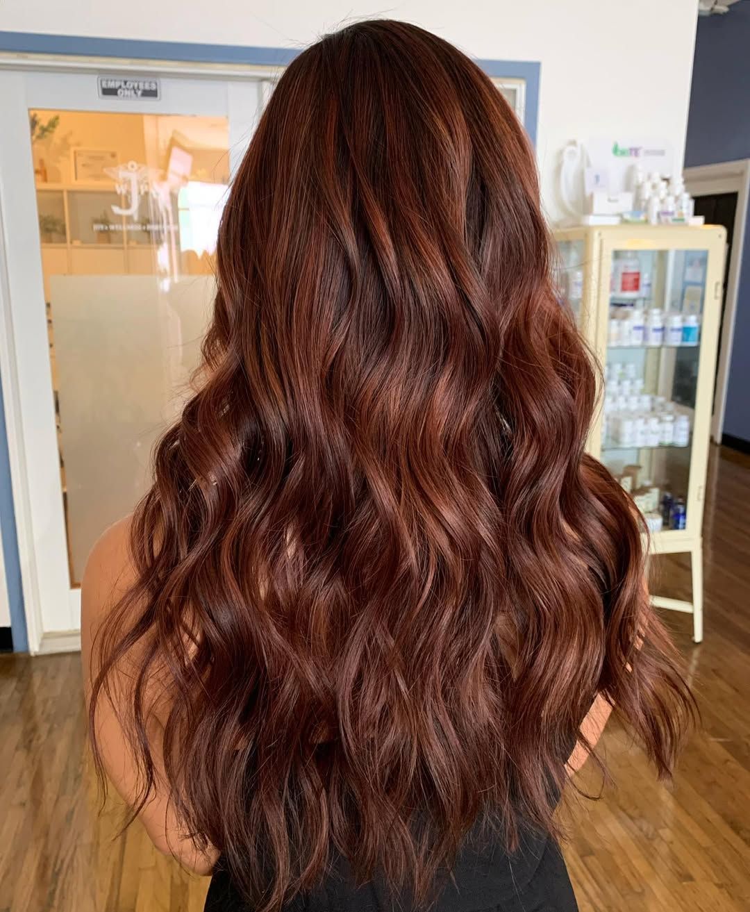 This color for Fall is chef’s kiss 😙🤌🏼

#balayage #hair #haircolor #behindthechair #haircut #hairstyle #blonde #hairstylist #blondehair #highlights #olaplex #hairgoals #hairstyles #hairdresser #modernsalon #babylights #ombre #balayagehair #balayagehighlights #balayageombre #beauty #redken #longhair #blondebalayage #hairtransformation #instahair #hairsalon #ombrehair #hairinspo #salon