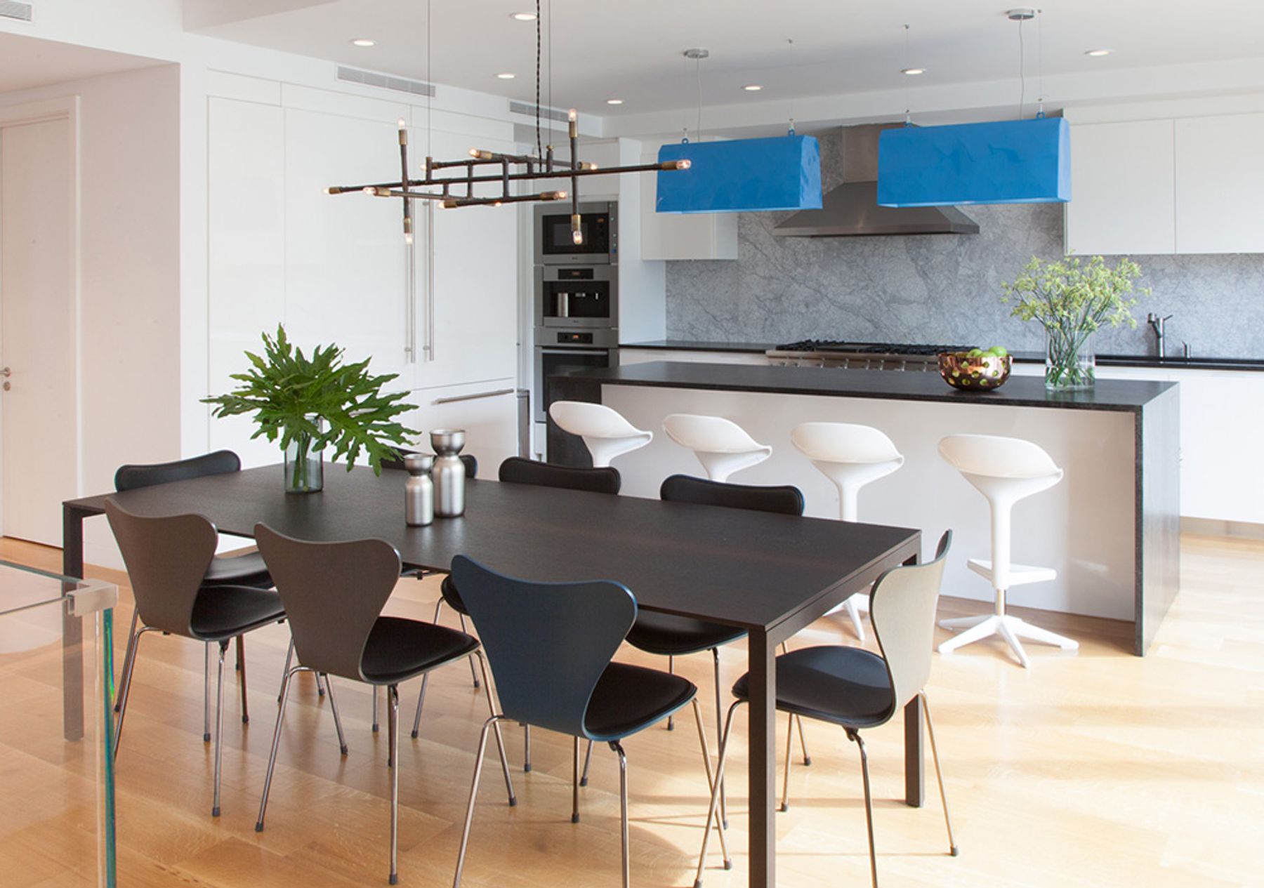 Open floor plan kitchen and dining room