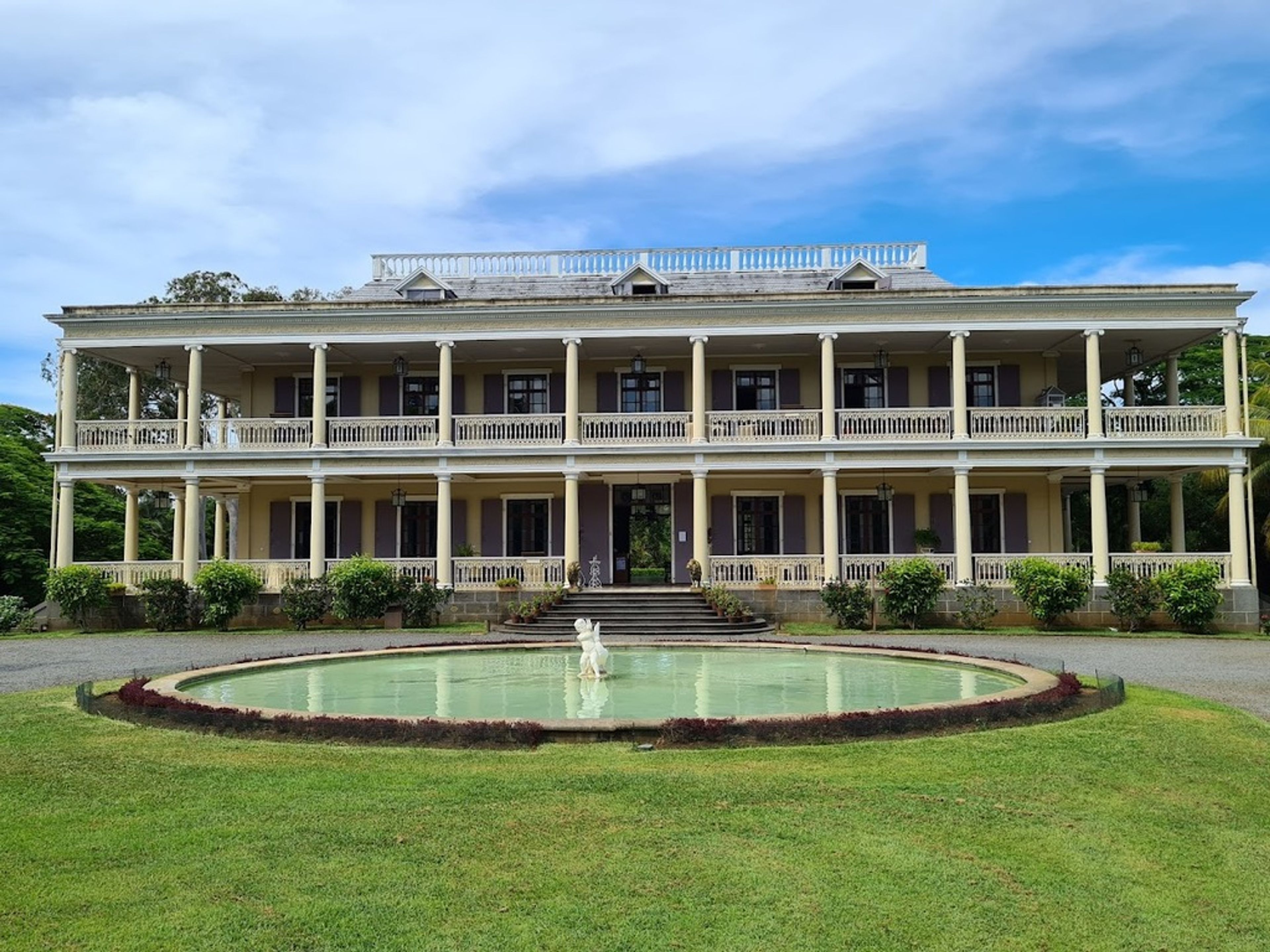 Maradiva Villas Resort & Spa
