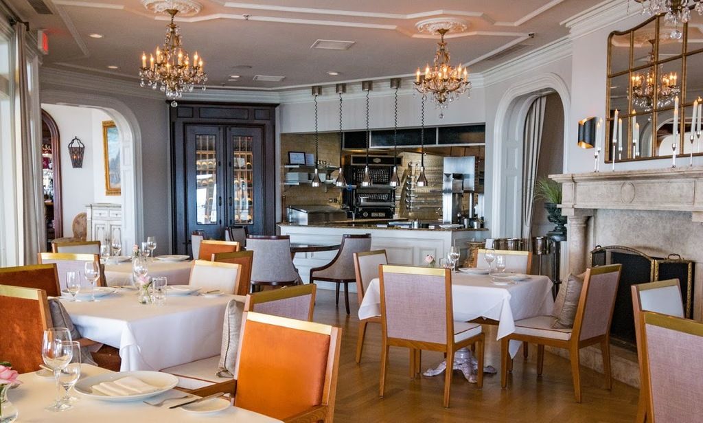 Cara - The Chanler at Cliff Walk – Photo 2