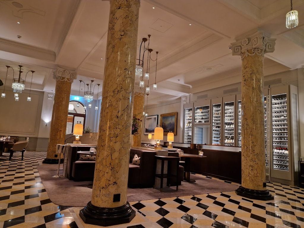 Colonnade – Photo 3