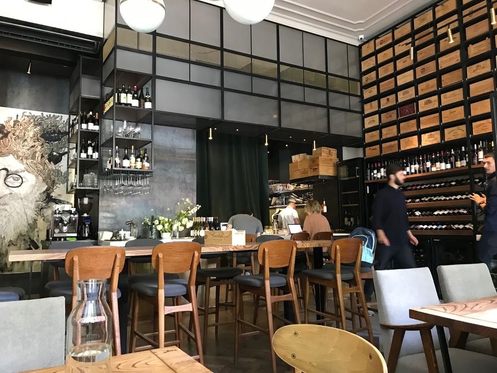 Leo Wine & Kitchen
