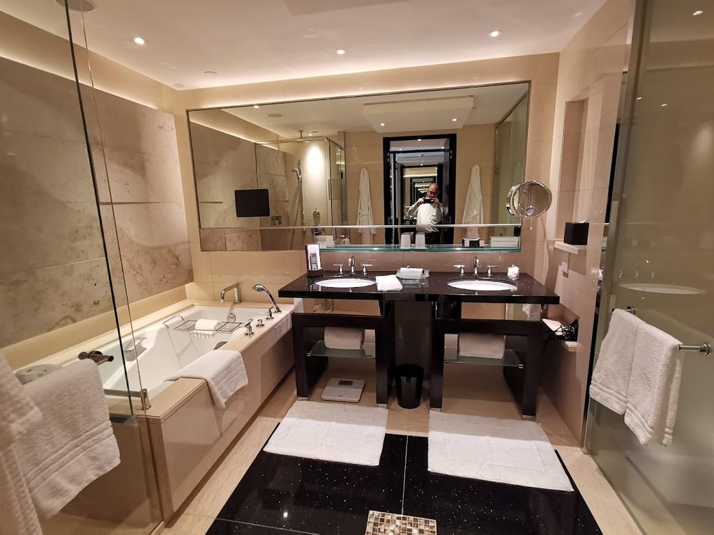 Four Seasons Hotel Hong Kong – Photo 4