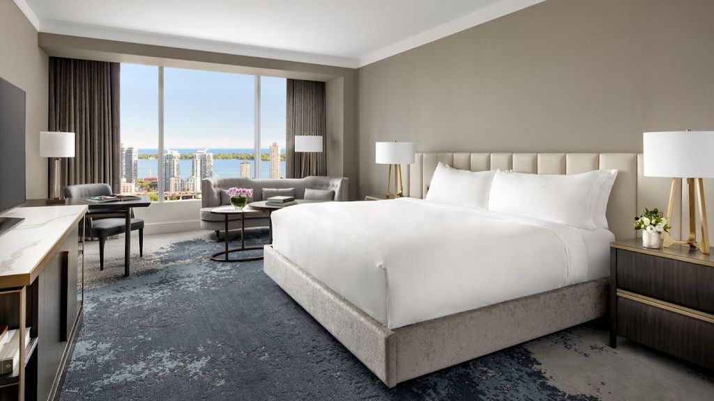 The Ritz-Carlton, Toronto – Photo 2