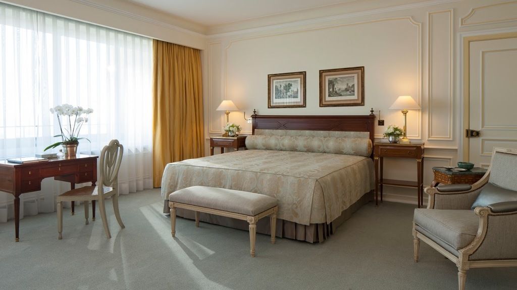 Four Seasons Ritz – Photo 2