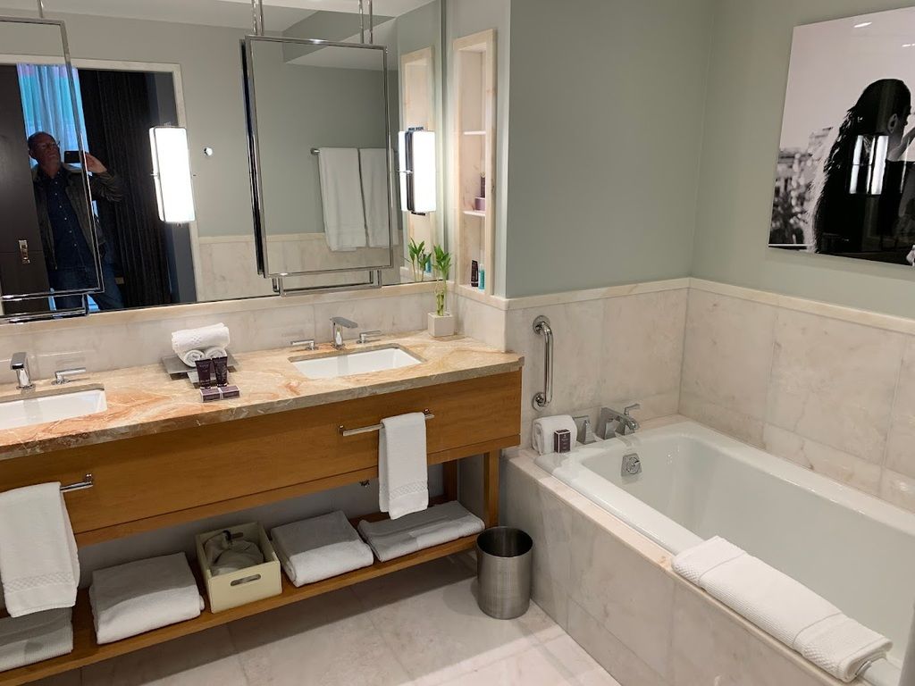 The Ritz-Carlton, Toronto – Photo 4