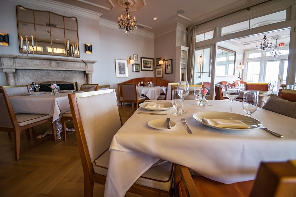 Cara - The Chanler at Cliff Walk – Photo 5
