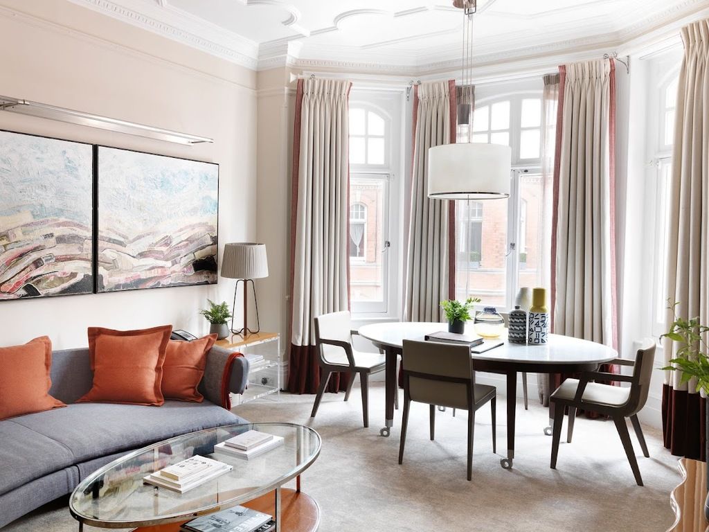 The Athenaeum Hotel & Residences – Photo 6