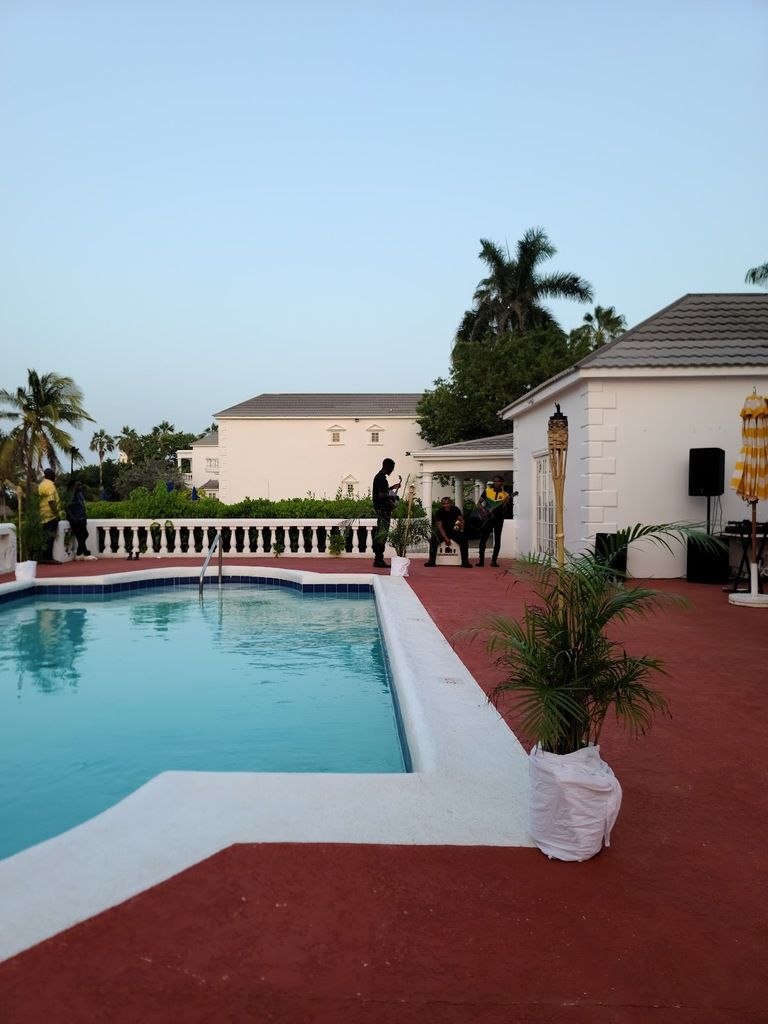 Half Moon – Photo 3
