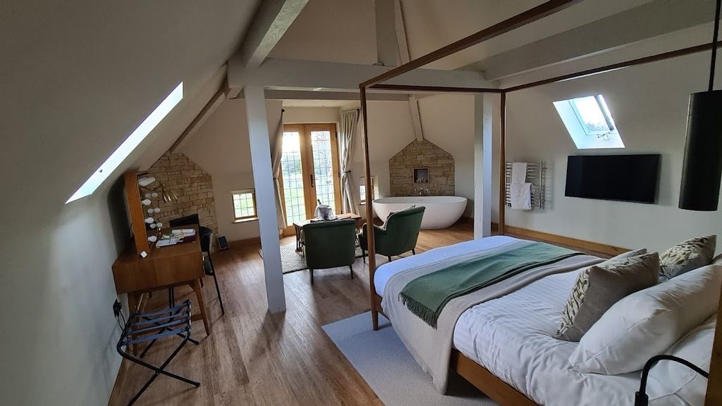 Abbots Grange Manor House – Photo 2