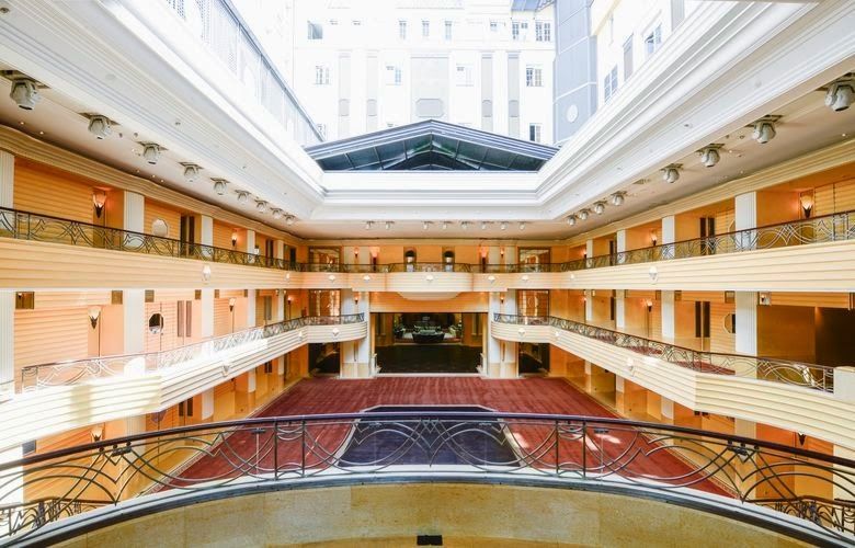 Bayerischer Hof – Photo 6