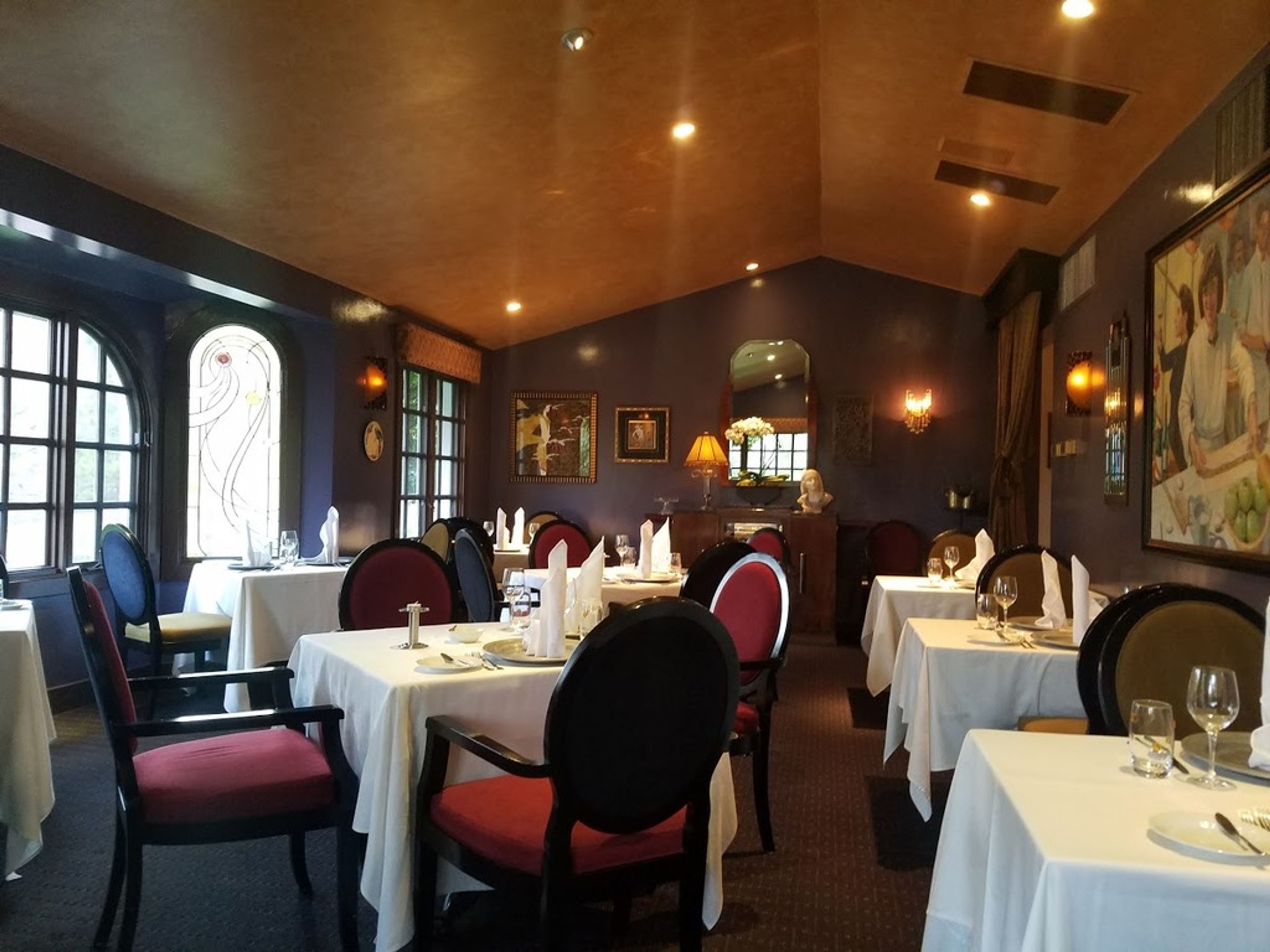 Erna's Elderberry House Restaurant