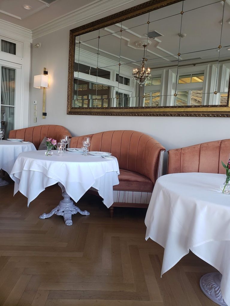 Cara - The Chanler at Cliff Walk – Photo 4