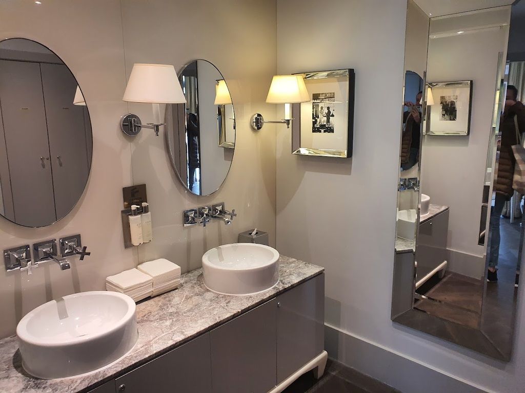 The Athenaeum Hotel & Residences – Photo 4