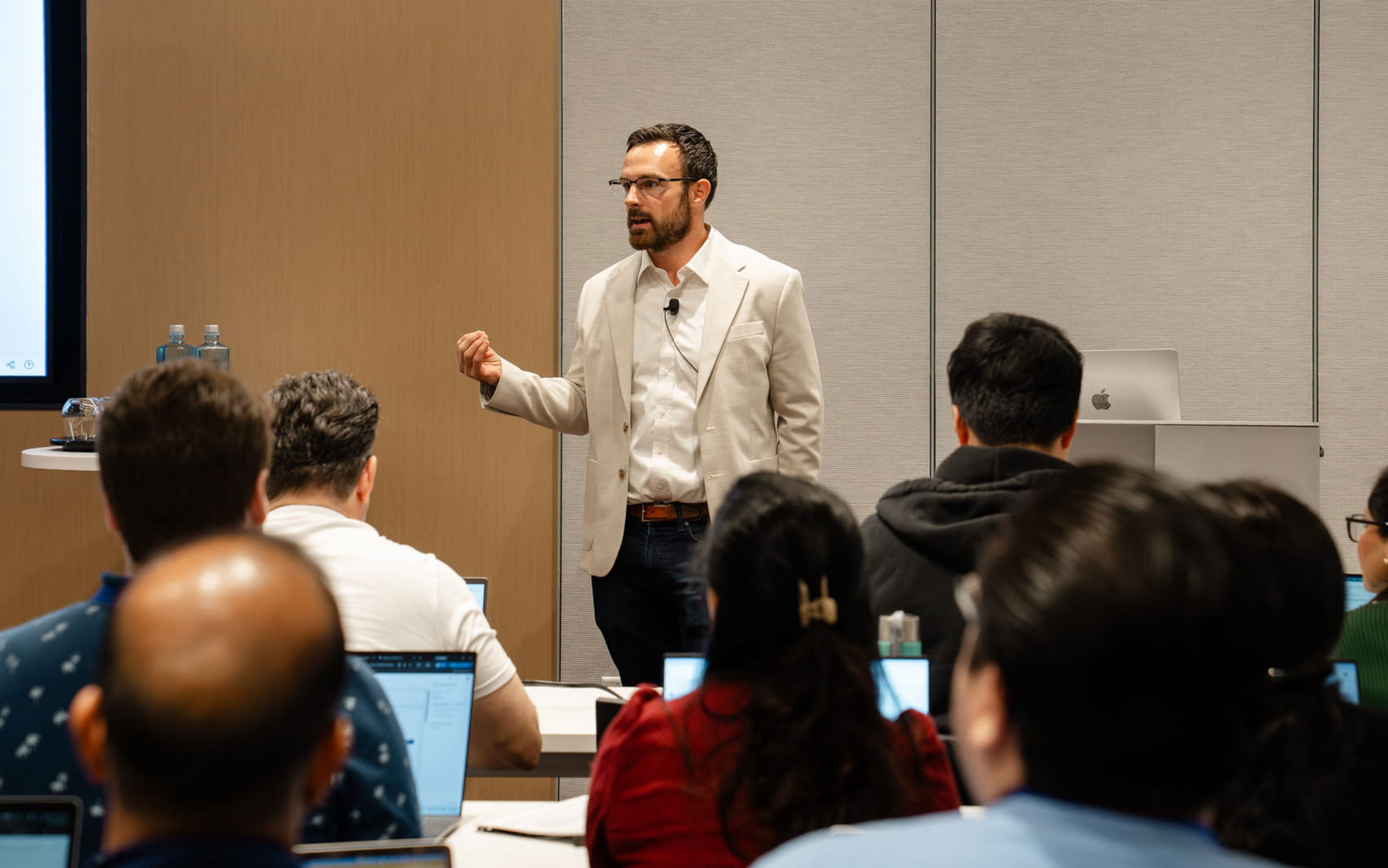 Workflow Recap: Accelerate the Close Process with AI-Assisted Variance Commentary
