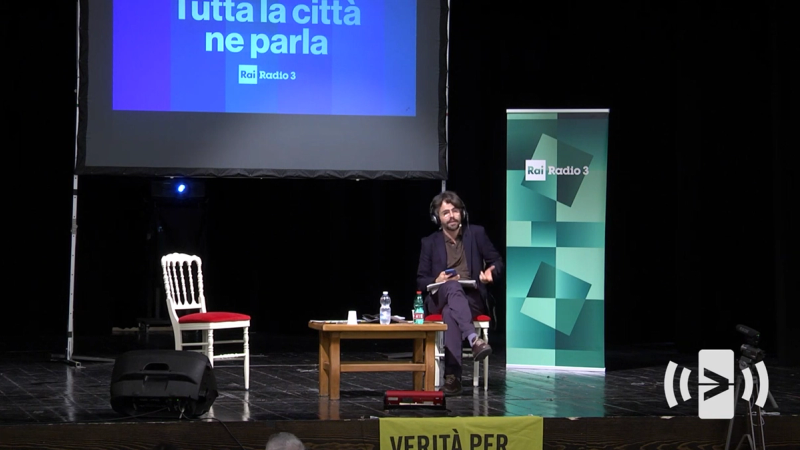 Copertina di Tutta la città ne parla