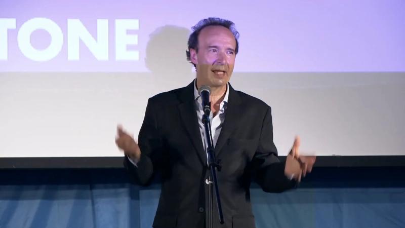 Copertina di Premio Comunicazione a Roberto Benigni