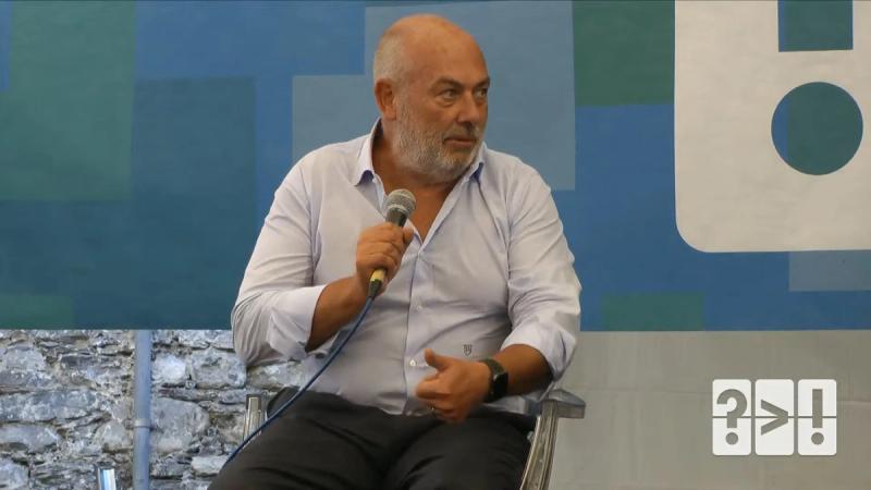 Copertina di La città e le distanze