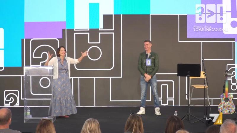 Copertina di La scuola – il musical