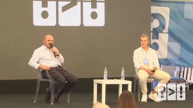 Copertina di È nata prima la gallina