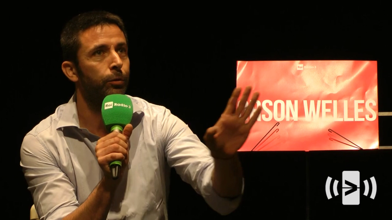 Copertina di Tutta l'umanità ne parla