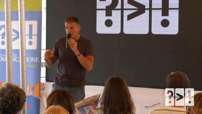 Copertina di Le piazze raccontano