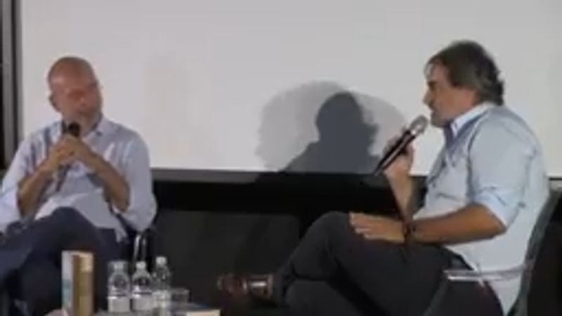 Copertina di Lo stretto necessario, palloni, canzoni e libri per combattere il tempo