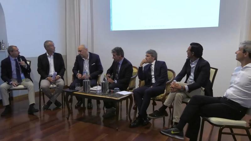 Copertina di Comunicare lo sport