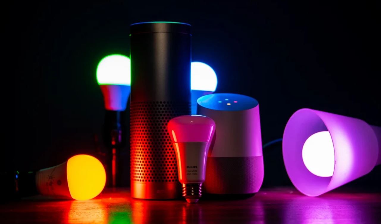 Bombillas inteligentes: la intensidad es variable, y pueden tener colores y temperaturas de color diferentes. Bombillas inteligentes: la intensidad es variable, y pueden tener colores y temperaturas de color diferentes.